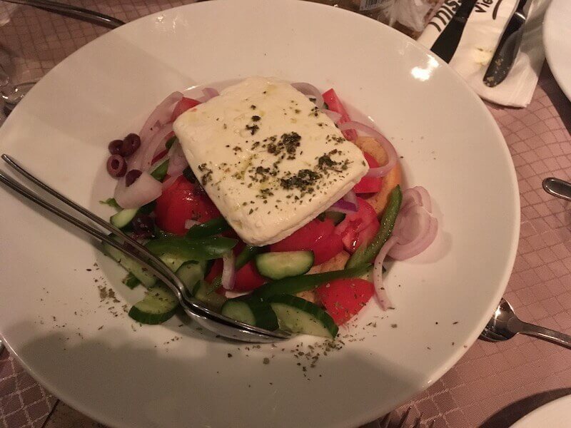 フェタチーズのサラダ