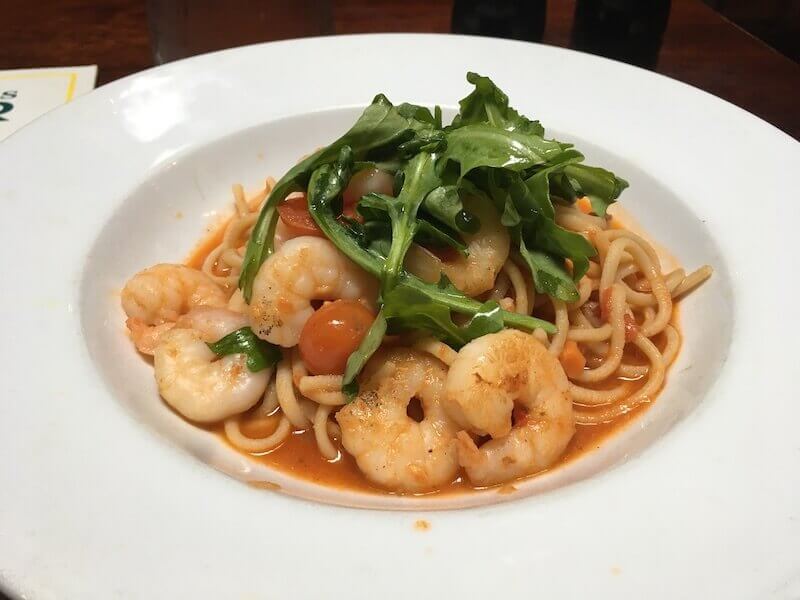 トマトクリームソースとエビのパスタ