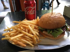 ハンバーガーとポテト